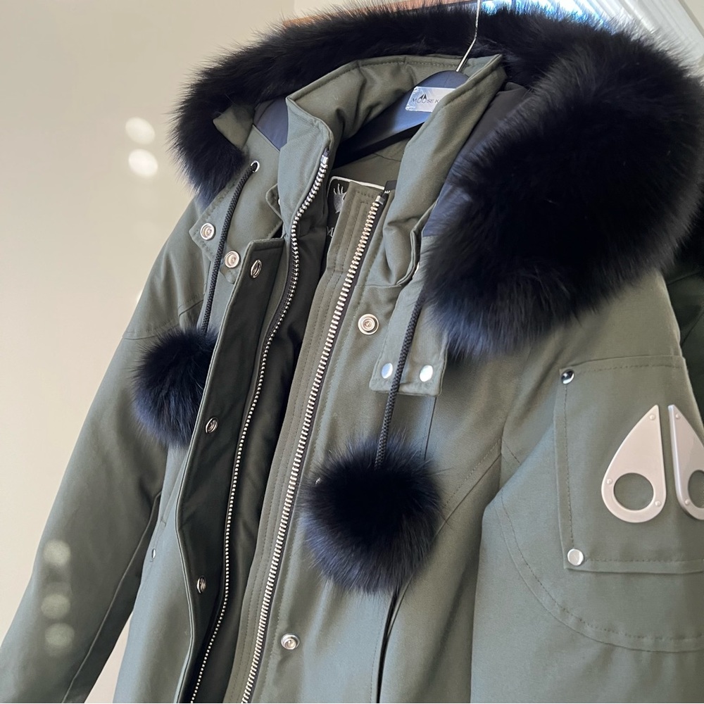 NEW🍉Moose Knuckles Stirling Down Jacket Parka Shearling Trim Green Black Pom - Picture 5 of 15